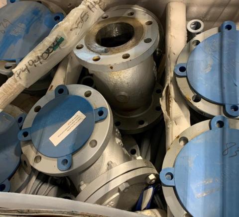 TAG 114CH140 SN D1812081 D1812080 INSIDE CRATE - 2 MIDDLE VALVES SQ